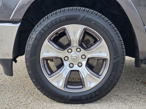 Used 2019 RAM 1500 Laramie image 12