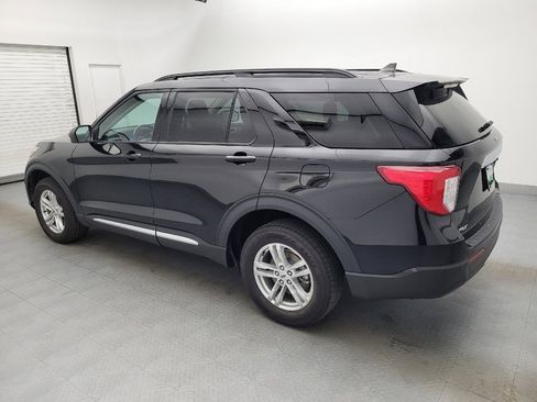 Used 2023 Ford Explorer XLT image 3