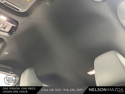 Used 2023 Toyota Venza XLE image 23