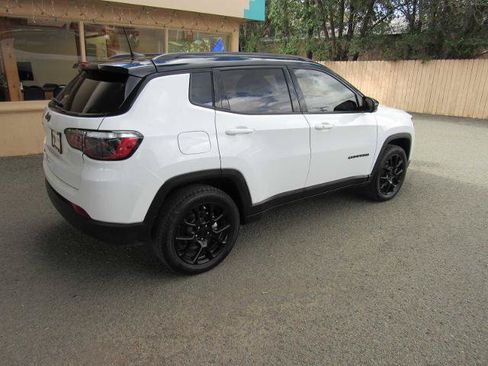 Used 2023 Jeep Compass Latitude w/ Convenience Group AWD/4WD image 4