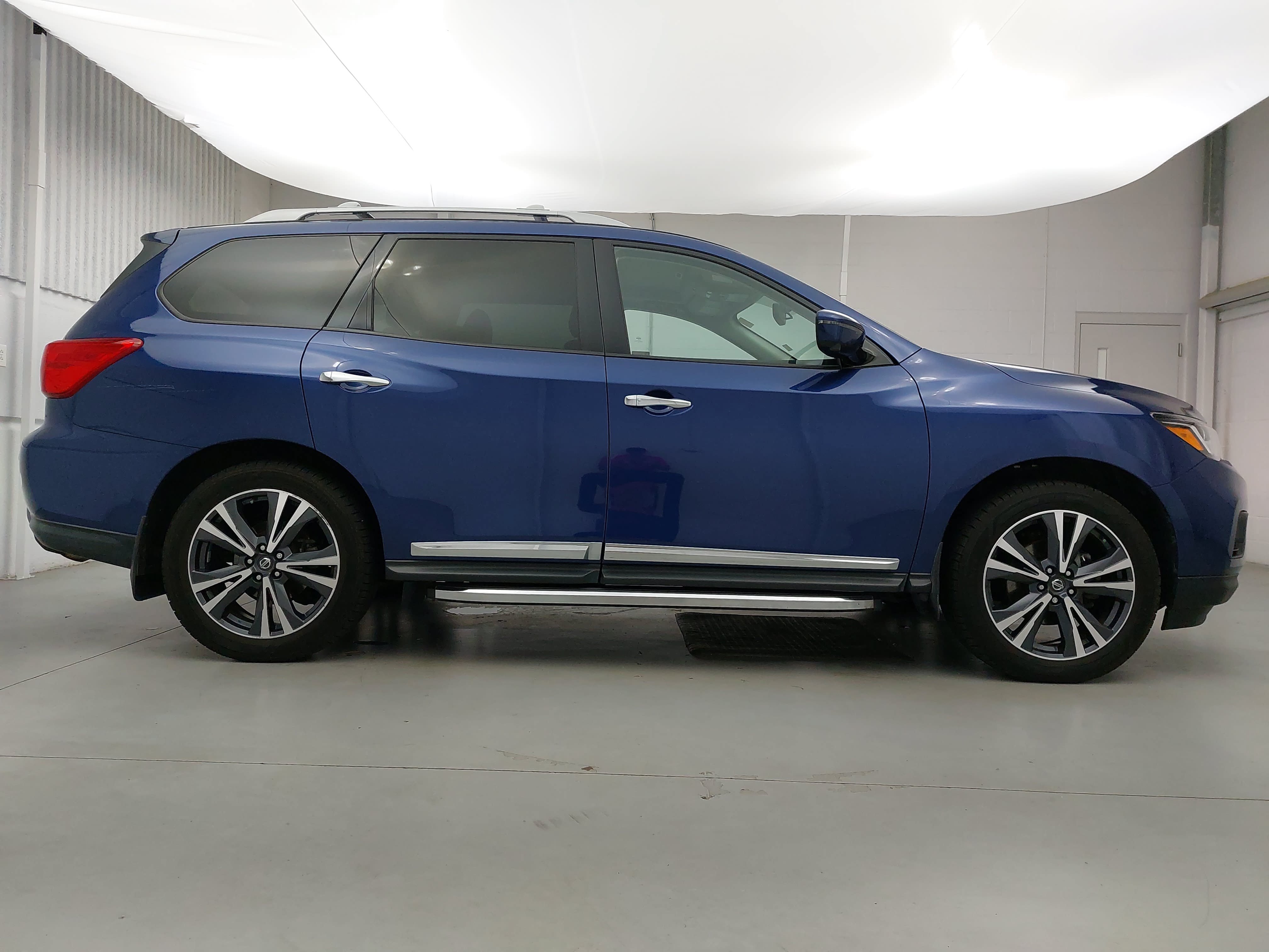 Used 2020 Nissan Pathfinder Platinum AWD/4WD image 8