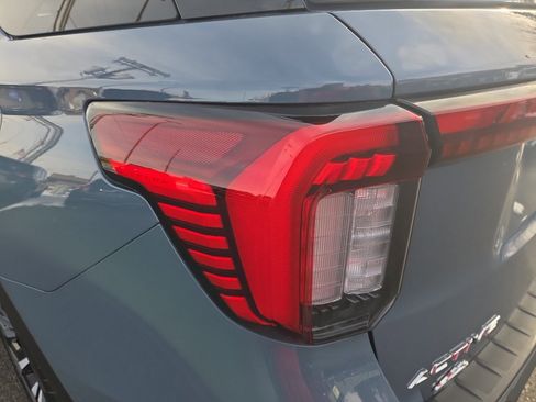 Used 2025 Ford Explorer Active image 9