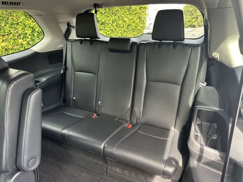 Used 2024 Toyota Grand Highlander XLE image 32