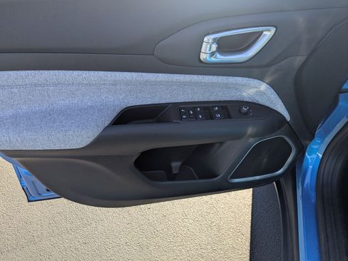 Certified 2025 Jeep Compass Latitude image 12