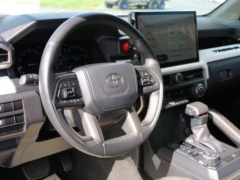 Used 2024 Toyota Tacoma TRD Off-Road AWD/4WD image 17