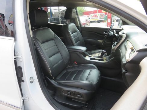 Used 2019 GMC Acadia Denali w/ Technology Package AWD/4WD image 11
