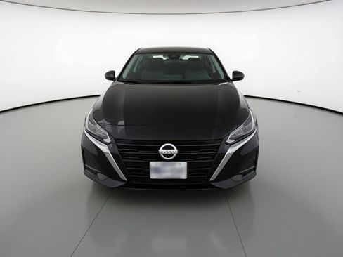 Used 2025 Nissan Altima 2.5 SV image 2