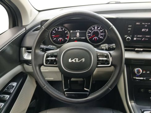 Used 2024 Kia Carnival LX FWD image 21