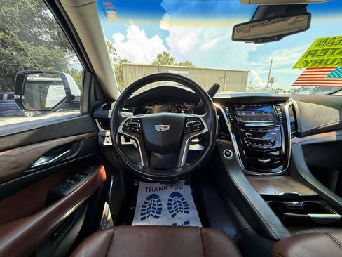 Used 2016 Cadillac Escalade Premium RWD image 8