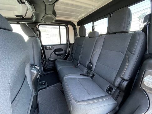 Used 2024 Jeep Gladiator Sport AWD/4WD image 18