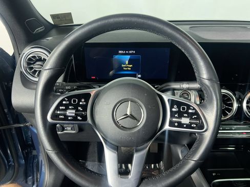 Used 2023 Mercedes-Benz GLB 250 image 11
