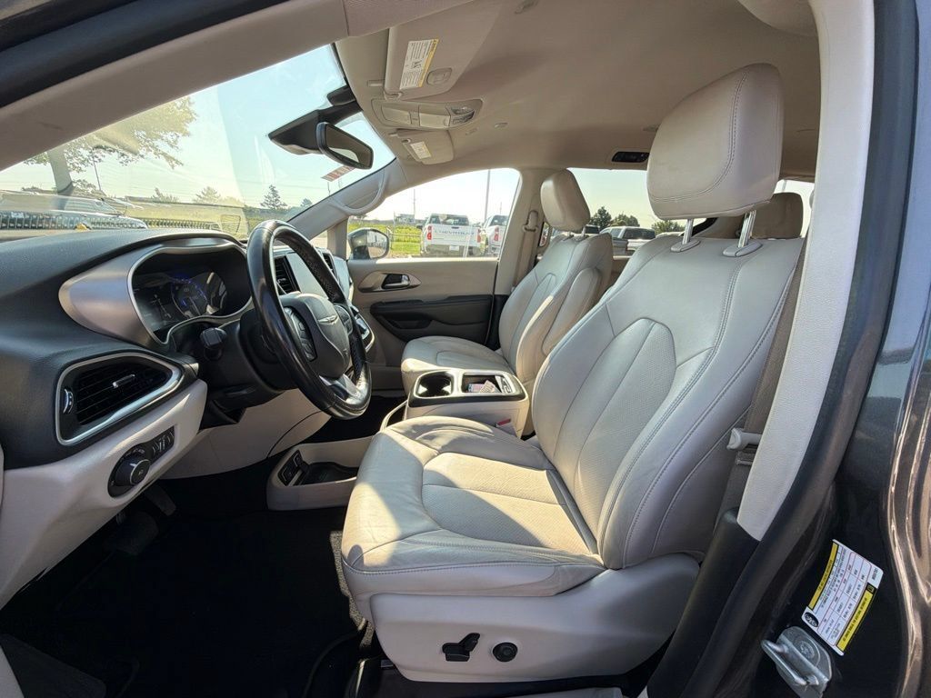 Used 2021 Chrysler Pacifica Touring-L FWD image 20