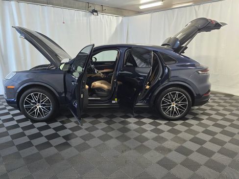 Certified 2025 Porsche Cayenne Coupe AWD/4WD image 13