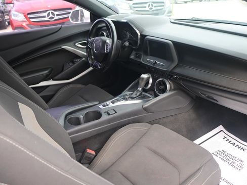Used 2018 Chevrolet Camaro LT w/ RS Package image 9