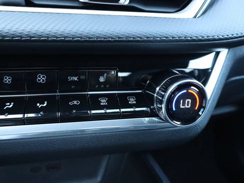 New 2027 Chevrolet Equinox LT w/ Convenience Package II FWD image 15