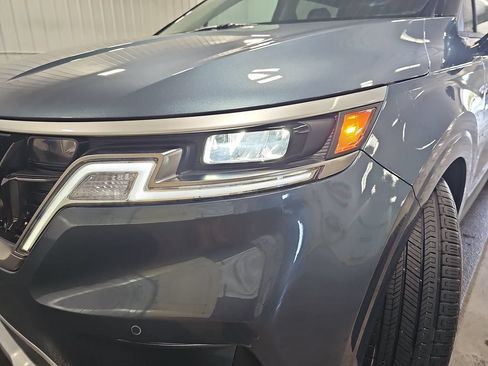 Used 2024 Kia Carnival EX FWD image 32