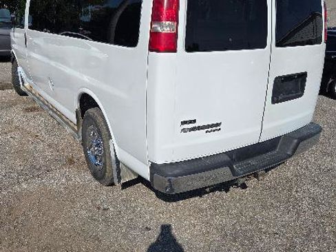 Used 2010 Chevrolet Express 3500 LT w/ LT Preferred Equipment Group RWD image 7