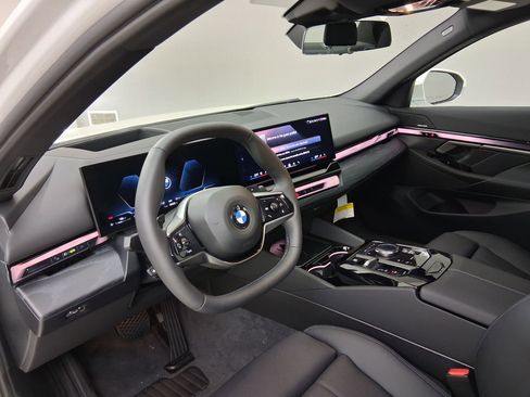 New 2026 BMW 530i RWD image 2