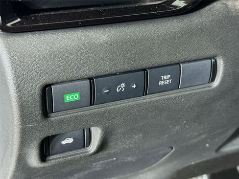 Used 2020 Nissan Sentra SR FWD image 12