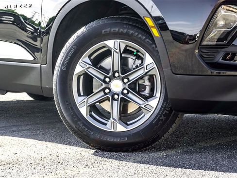 Used 2025 Chevrolet Blazer LT image 2