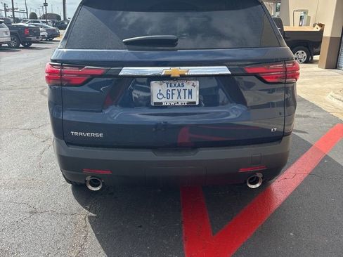 Used 2023 Chevrolet Traverse LT image 3