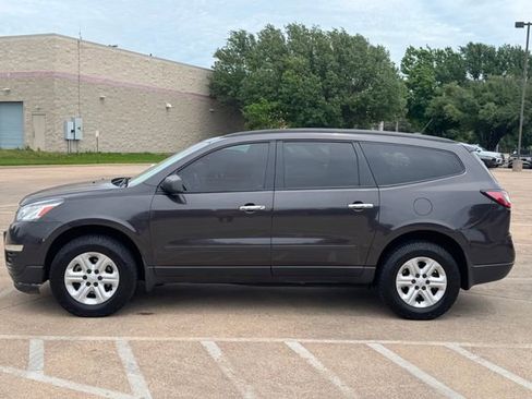 Used 2013 Chevrolet Traverse LS FWD image 7