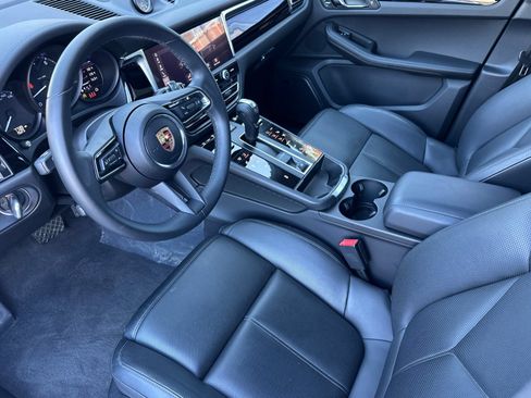 Used 2025 Porsche Macan AWD/4WD image 4