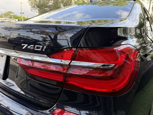 Used 2019 BMW 740i w/ Executive Package image 12
