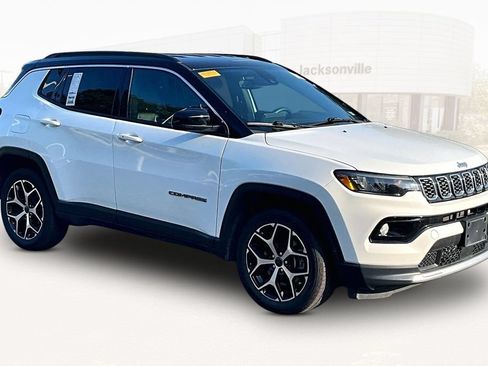 Used 2025 Jeep Compass Limited AWD/4WD image 3