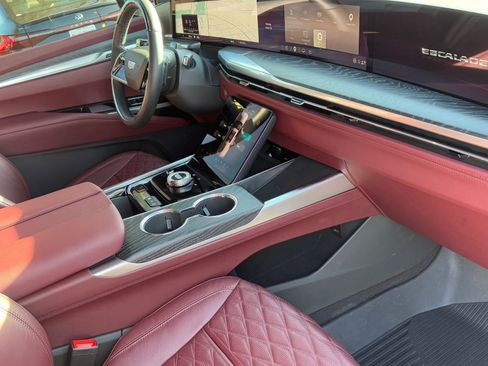 Used 2026 Cadillac Escalade Sport w/ LPO, ONYX Package image 9