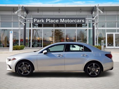 Used 2021 Mercedes-Benz A 220 image 3