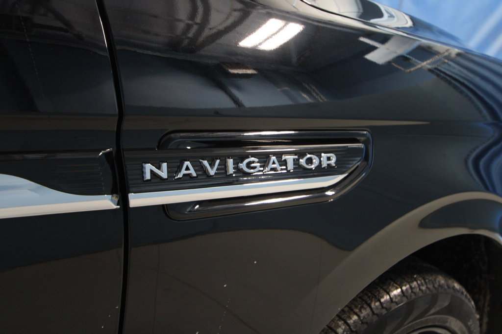 Used 2024 Lincoln Navigator L Reserve AWD/4WD image 38