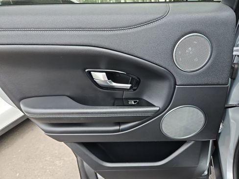 Used 2019 Land Rover Range Rover Evoque image 30