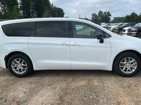 New 2026 Chrysler Voyager LX image 7