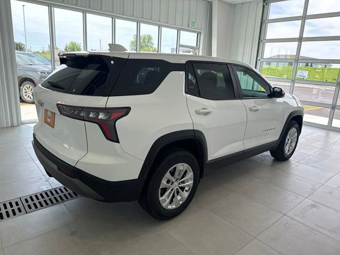 Used 2025 Chevrolet Equinox LT AWD/4WD image 4