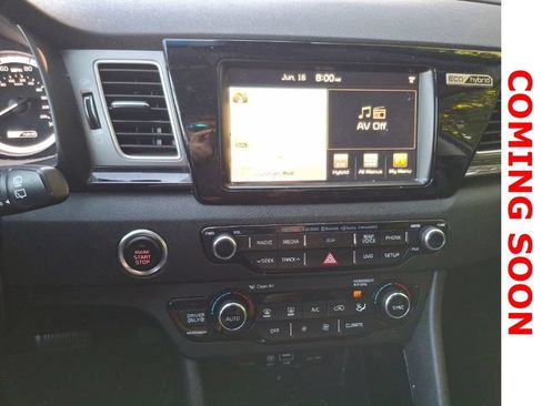 Used 2018 Kia Niro Touring FWD image 14