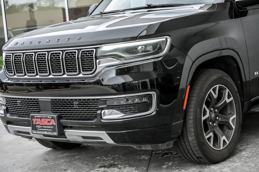 Used 2023 Jeep Wagoneer L Series III w/ Preferred Equipment Group AWD/4WD image 8