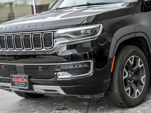 Used 2023 Jeep Wagoneer L Series III w/ Preferred Equipment Group AWD/4WD image 8
