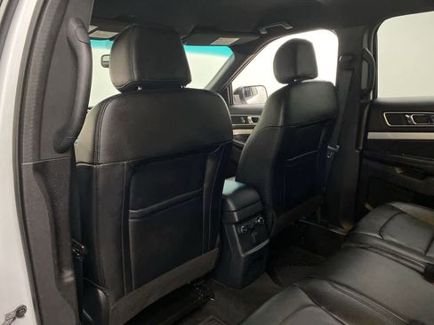 Used 2016 Ford Explorer XLT w/ Equipment Group 202A image 16