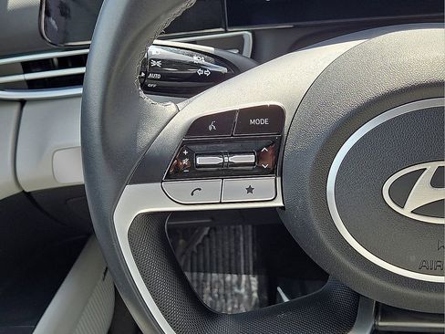 Used 2025 Hyundai Elantra Limited image 19