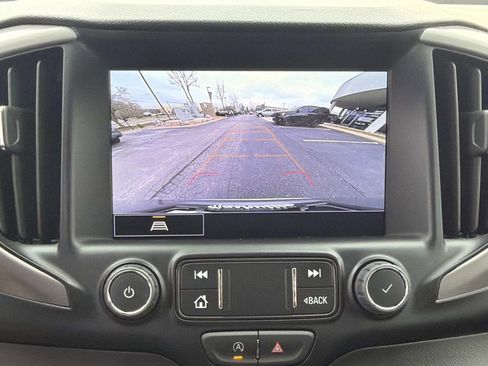 Used 2023 GMC Terrain AT4 image 32