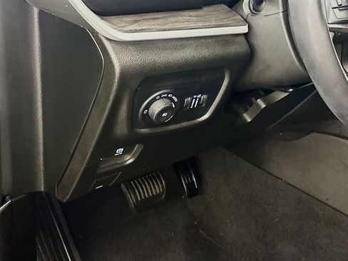 Used 2024 Jeep Grand Cherokee Limited AWD/4WD image 17
