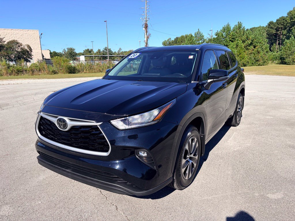 Used 2020 Toyota Highlander XLE AWD/4WD image 5