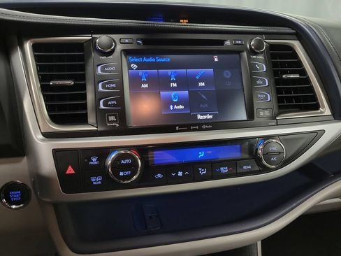 Used 2018 Toyota Highlander Limited AWD/4WD image 17