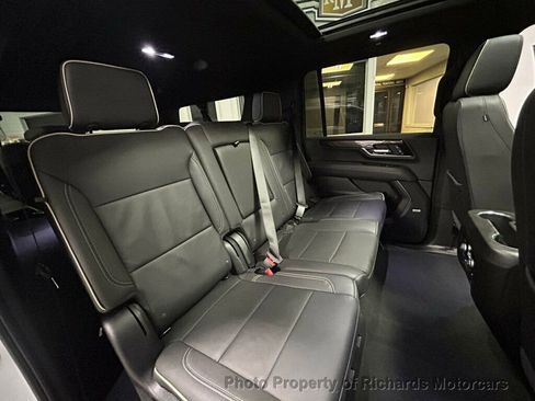 Used 2025 GMC Yukon XL Elevation image 31