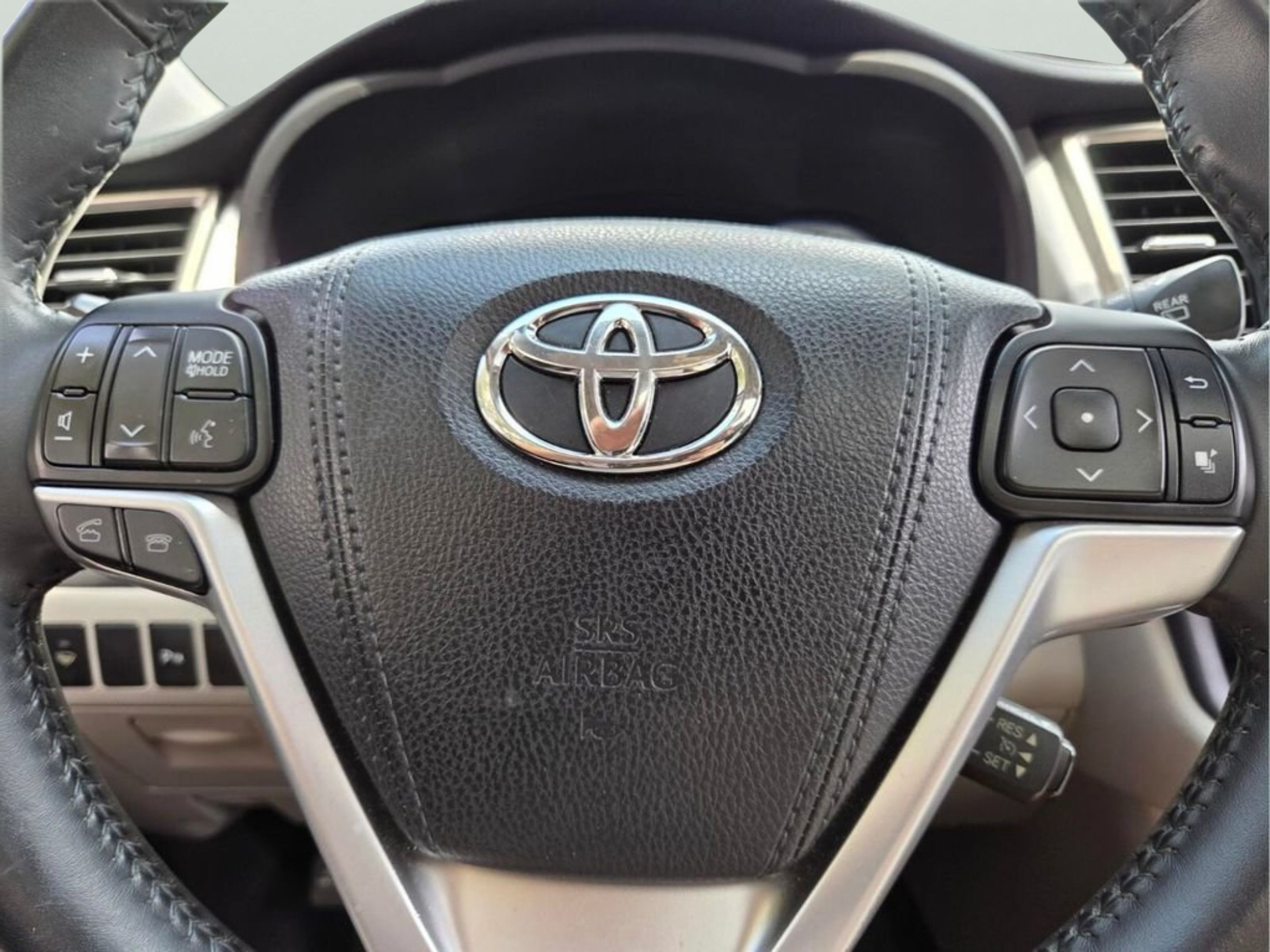 Used 2016 Toyota Highlander Limited AWD/4WD image 32