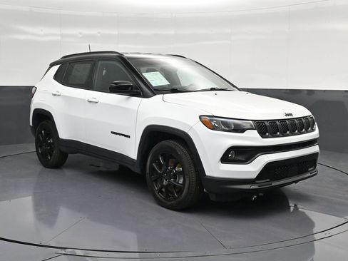 Used 2023 Jeep Compass Altitude image 5