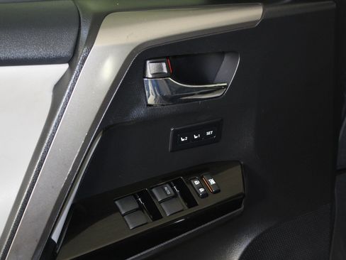 Used 2016 Toyota RAV4 Limited image 23