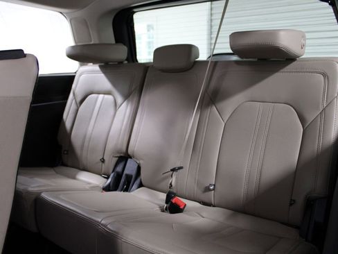 Used 2024 Ford Expedition Limited image 28