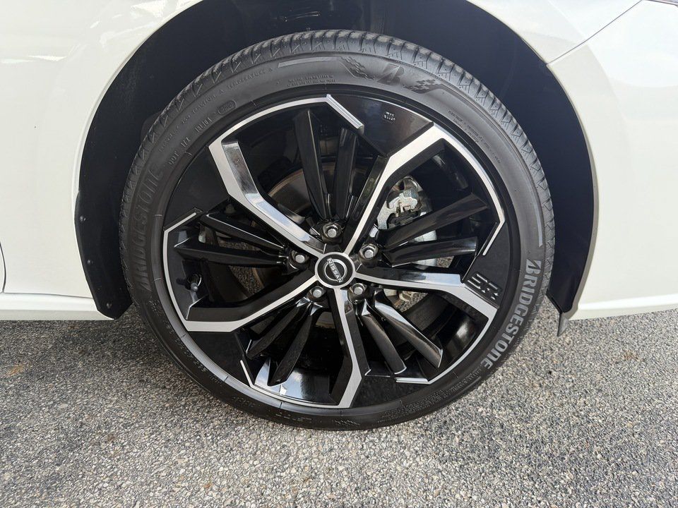Used 2025 Nissan Altima 2.5 SR w/ SR Premium Package FWD image 25